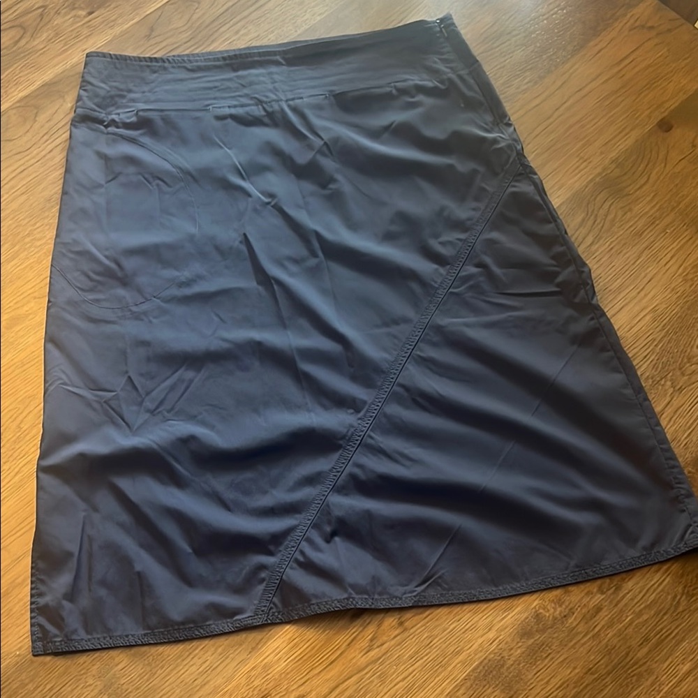 Royal Robbin's Women's Navy Skirt 8